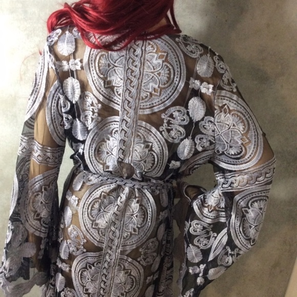 🌸 KIMONO ROBE CARDIGAN BLACK GRAY BELL SLEEVE LACE BOHO KIMONO FESTIVAL GYPSY - Picture 4 of 7